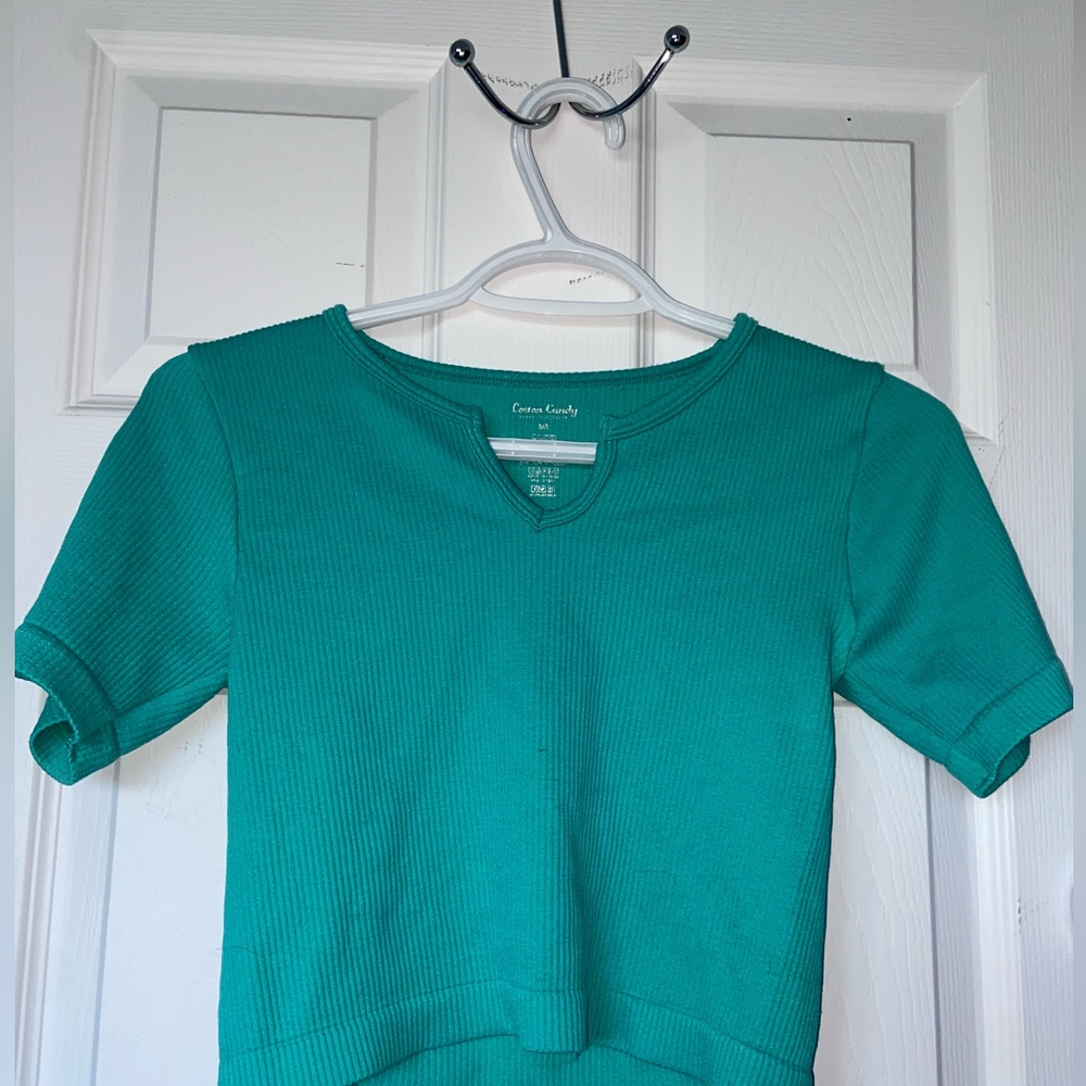 cropped shirt